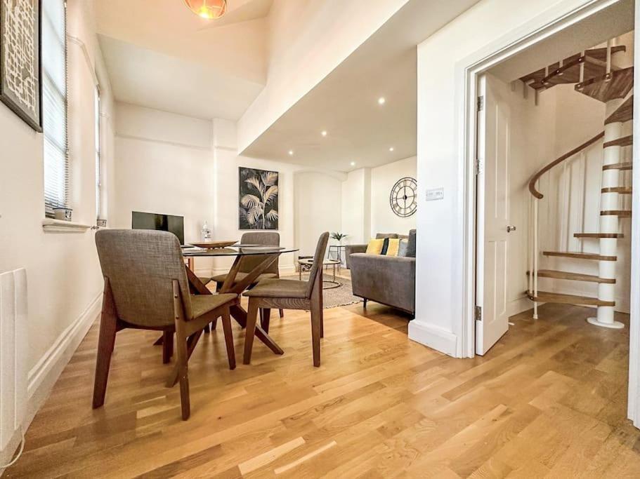 Newly Refurbished Luxury 3 Bedroom Apartment London Bagian luar foto