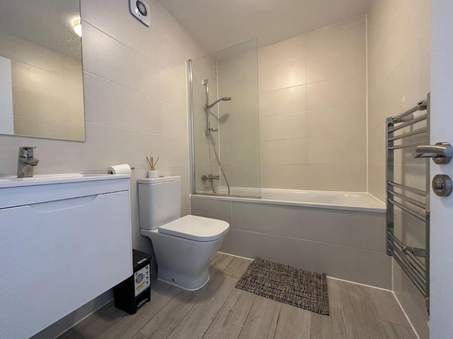 Newly Refurbished Luxury 3 Bedroom Apartment London Bagian luar foto
