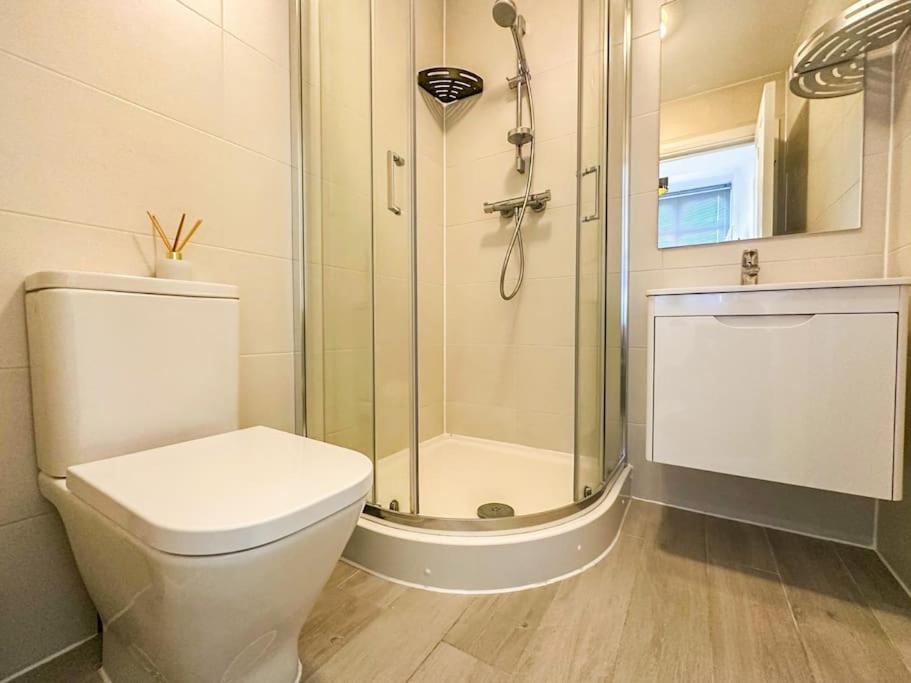 Newly Refurbished Luxury 3 Bedroom Apartment London Bagian luar foto