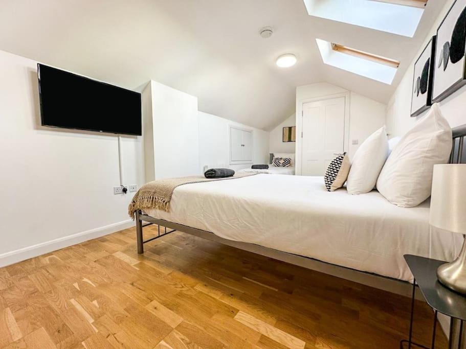 Newly Refurbished Luxury 3 Bedroom Apartment London Bagian luar foto